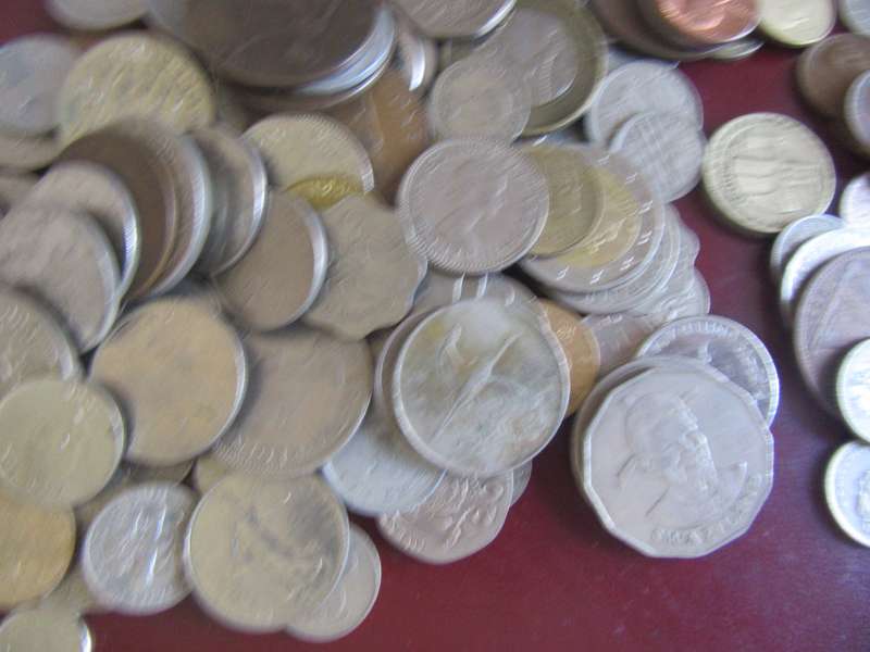 195ASSORTED INTERNATIONAL COINS - AS PER SCAN - BID PER ITEM - FA 2.5.
