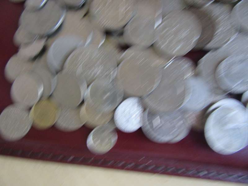 195ASSORTED INTERNATIONAL COINS - AS PER SCAN - BID PER ITEM - FA 2.5.