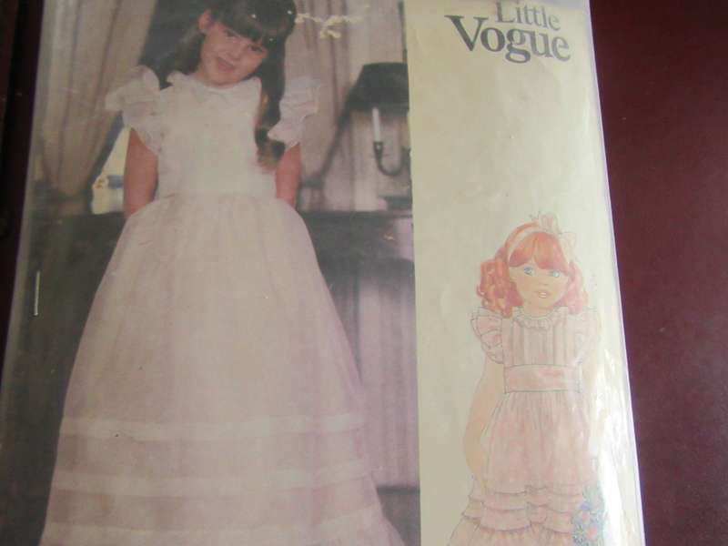 LITTLE VOGUE NO.2898 - SIZE4 - COMPLETE -RD