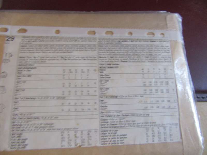 SIMPLICITY NO.7729 - SIZE AA 1/2-S - COMPLETE - RD