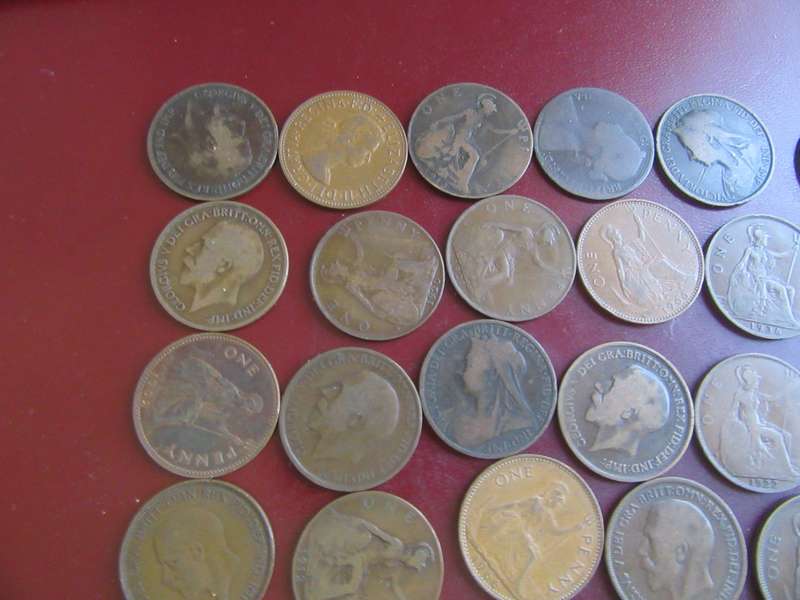 BARGAIN - 30 OLD UK PENNIES /VARIOUS YEARS - AS PER SCAN - BID PER ITEM -FA1