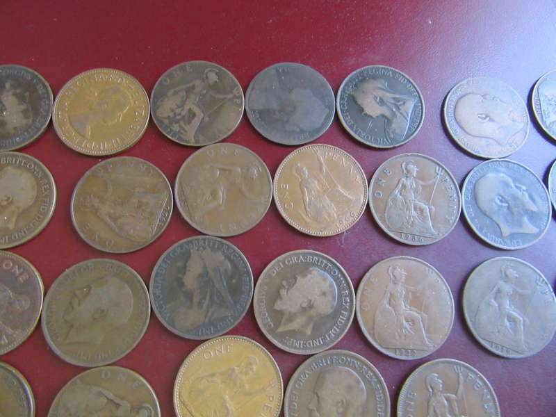 BARGAIN - 30 OLD UK PENNIES /VARIOUS YEARS - AS PER SCAN - BID PER ITEM -FA1