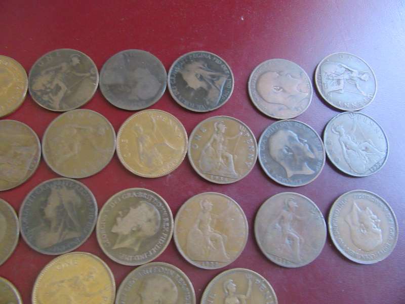 BARGAIN - 30 OLD UK PENNIES /VARIOUS YEARS - AS PER SCAN - BID PER ITEM -FA1