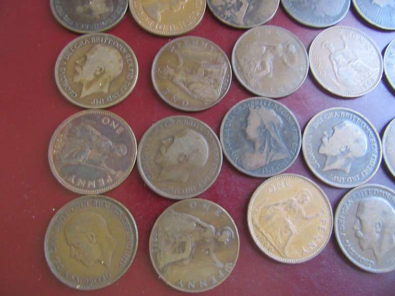 BARGAIN - 30 OLD UK PENNIES /VARIOUS YEARS - AS PER SCAN - BID PER ITEM -FA1