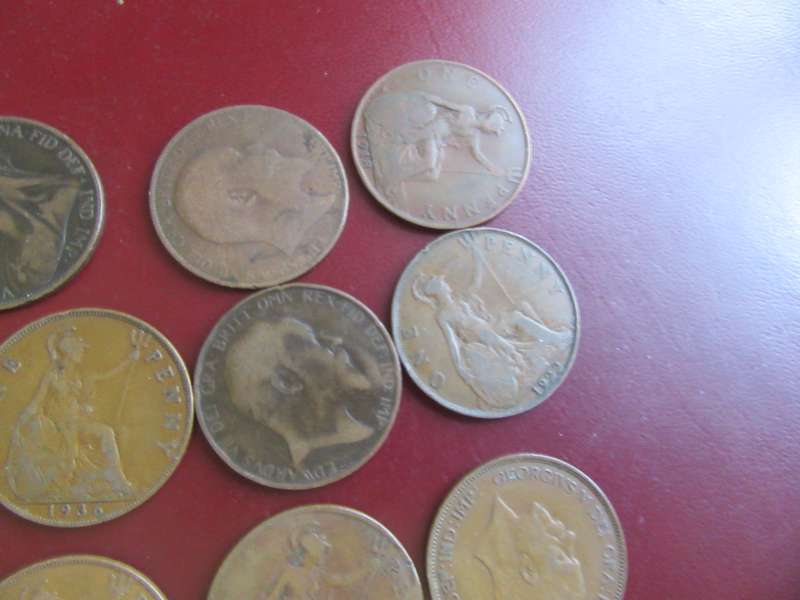 BARGAIN - 30 OLD UK PENNIES /VARIOUS YEARS - AS PER SCAN - BID PER ITEM -FA1
