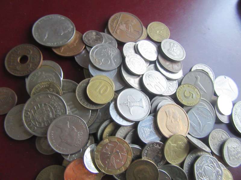 GOOD START FOR THE BEGINNER - 100 ASSORTED INTERNATIONAL COINS- AS  PER SCAN - BID PER ITEM - WS2