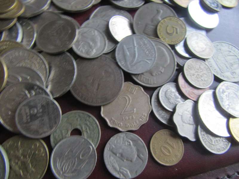 GOOD START FOR THE BEGINNER - 100 ASSORTED INTERNATIONAL COINS- AS  PER SCAN - BID PER ITEM - WS2