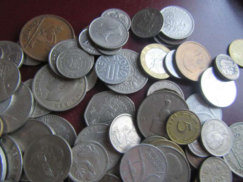 GOOD START FOR THE BEGINNER - 100 ASSORTED INTERNATIONAL COINS- AS  PER SCAN - BID PER ITEM - WS2