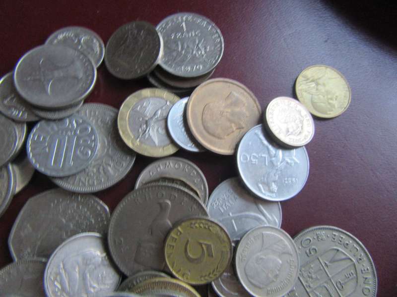 GOOD START FOR THE BEGINNER - 100 ASSORTED INTERNATIONAL COINS- AS  PER SCAN - BID PER ITEM - WS2