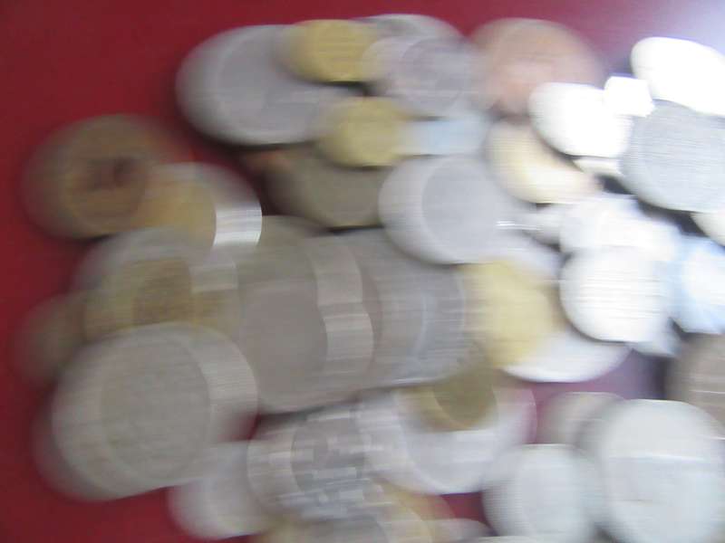 GOOD START FOR THE BEGINNER - 100 ASSORTED INTERNATIONAL COINS- AS  PER SCAN - BID PER ITEM - WS2