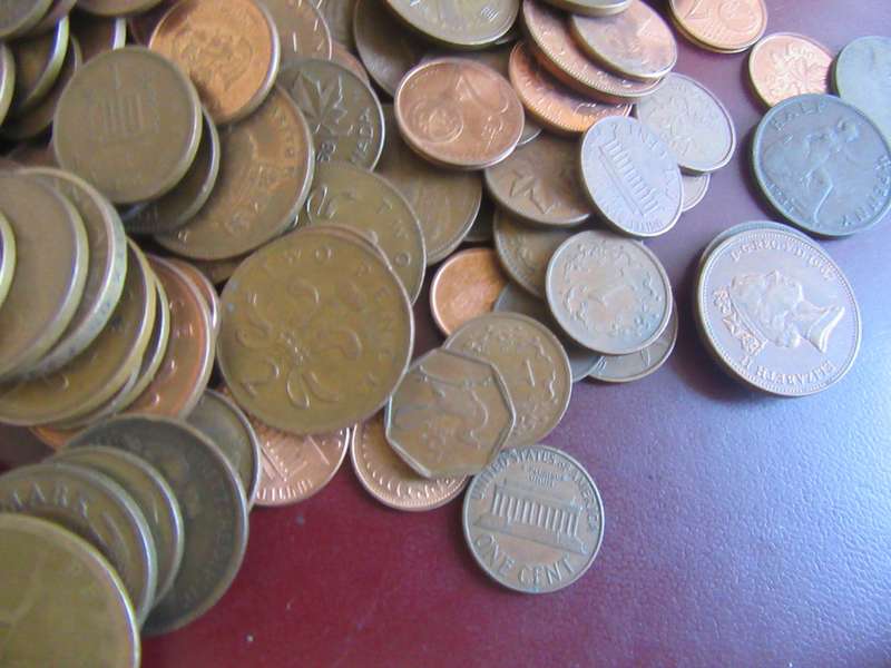 200 INTERNATIONAL COPPER COINS - AS PER SCAN - BID PER ITEM
