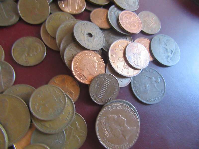 200 INTERNATIONAL COPPER COINS - AS PER SCAN - BID PER ITEM