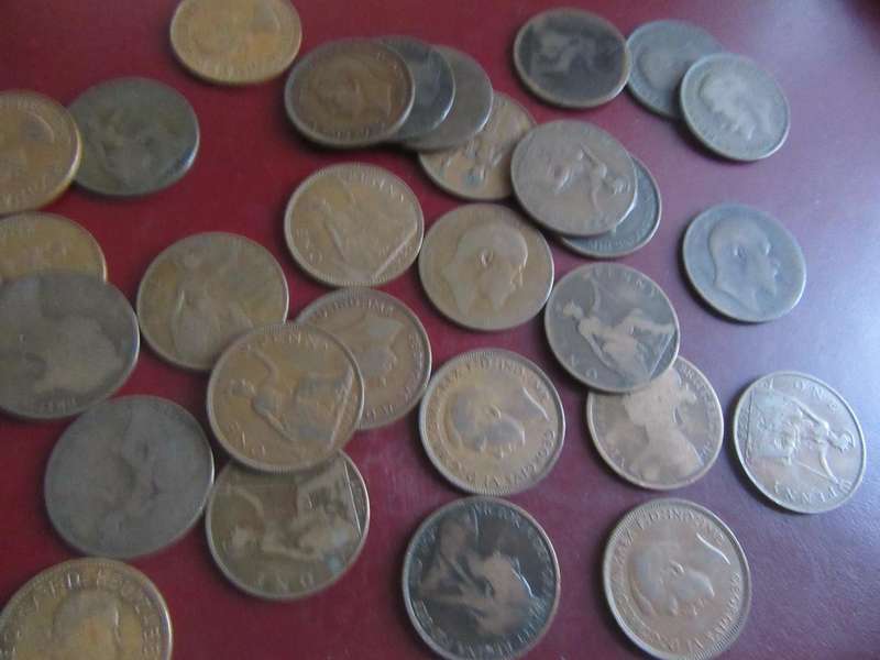 BARGAIN - 35 OLD UK PENNIES /VARIOUS YEARS - AS PER SCAN - BID PER ITEM