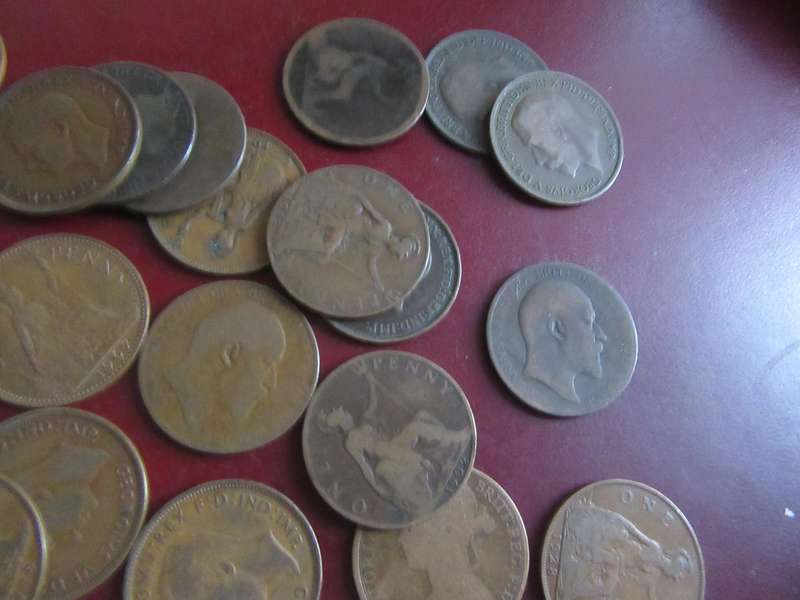 BARGAIN - 35 OLD UK PENNIES /VARIOUS YEARS - AS PER SCAN - BID PER ITEM