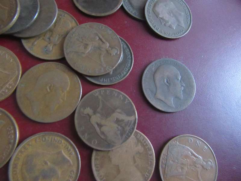 BARGAIN - 35 OLD UK PENNIES /VARIOUS YEARS - AS PER SCAN - BID PER ITEM
