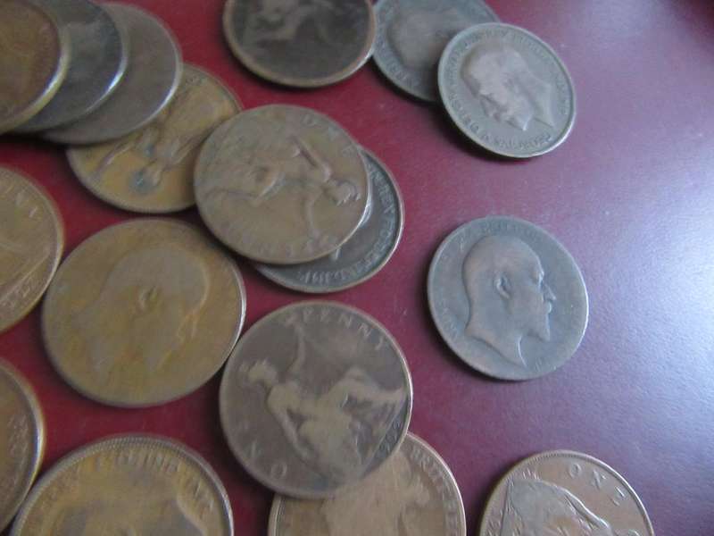 BARGAIN - 35 OLD UK PENNIES /VARIOUS YEARS - AS PER SCAN - BID PER ITEM