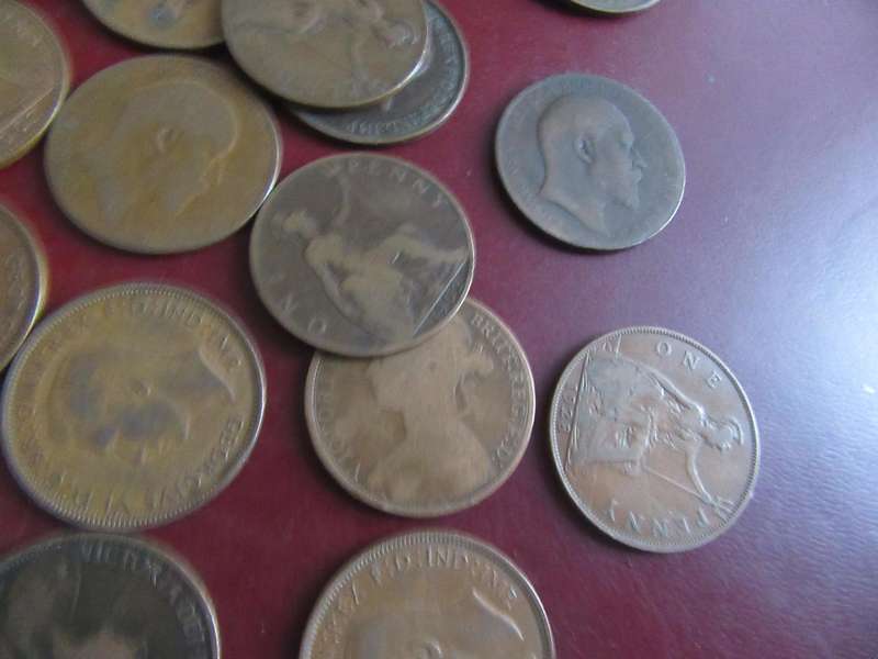 BARGAIN - 35 OLD UK PENNIES /VARIOUS YEARS - AS PER SCAN - BID PER ITEM