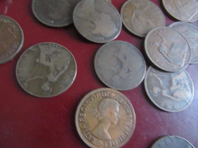 BARGAIN - 35 OLD UK PENNIES /VARIOUS YEARS - AS PER SCAN - BID PER ITEM