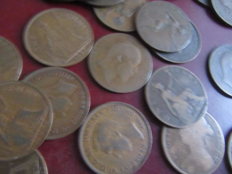 BARGAIN - 35 OLD UK PENNIES /VARIOUS YEARS - AS PER SCAN - BID PER ITEM