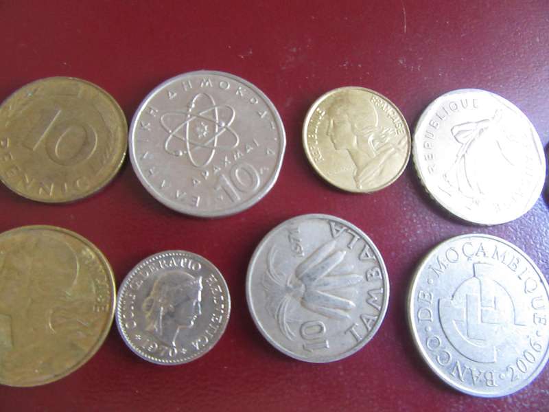 GOOD START FOR THE BEGINNER - 10 INTERNATIONAL COINS - AS PER SCAN - R4