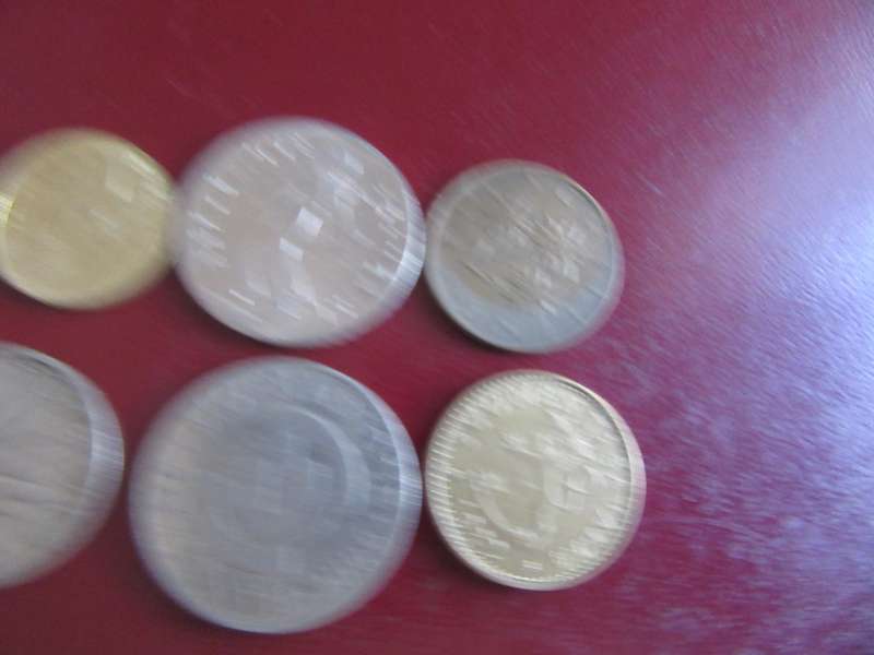 GOOD START FOR THE BEGINNER - 10 INTERNATIONAL COINS - AS PER SCAN - R4