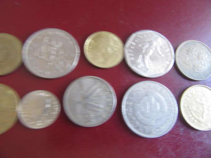 GOOD START FOR THE BEGINNER - 10 INTERNATIONAL COINS - AS PER SCAN - R4