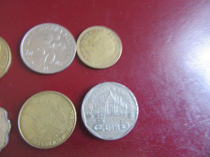 GOOD START FOR THE BEGINNER - 10 INTERNATIONAL COINS - AS PER SCAN - R3