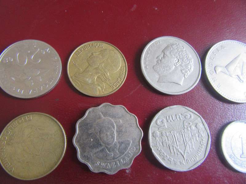 GOOD START FOR THE BEGINNER - 10 INTERNATIONAL COINS - AS PER SCAN- R3