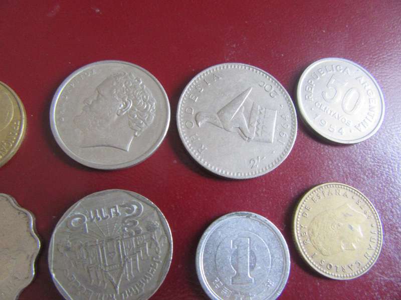 GOOD START FOR THE BEGINNER - 10 INTERNATIONAL COINS - AS PER SCAN- R3