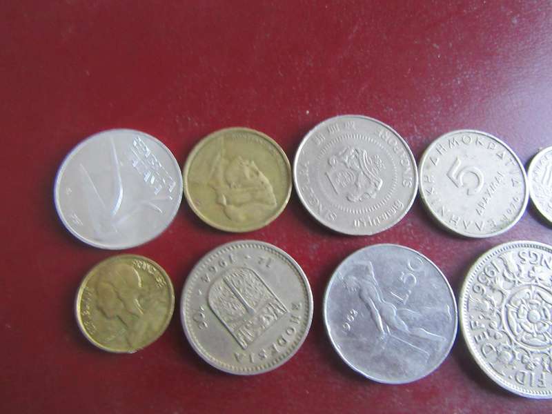 GOOD START FOR THE BEGINNER - 10INTERNATIONAL COINS - AS PER SCAN - R1