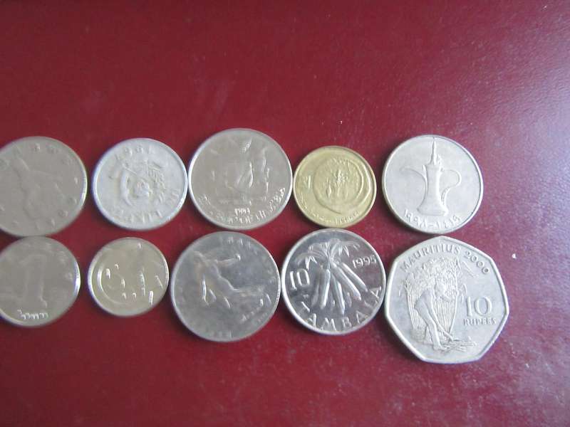 GOOD START FOR THE BEGINNER - 10 INTERNATIONAL COINS - AS PER SCAN -R2
