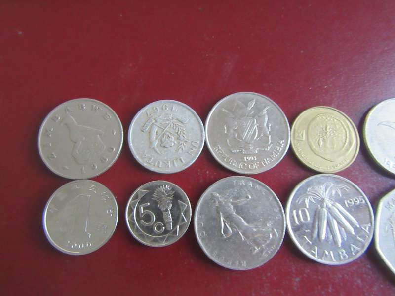 GOOD START FOR THE BEGINNER - 10 INTERNATIONAL COINS - AS PER SCAN -R2
