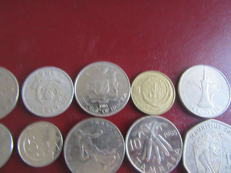 GOOD START FOR THE BEGINNER - 10 INTERNATIONAL COINS - AS PER SCAN -R2
