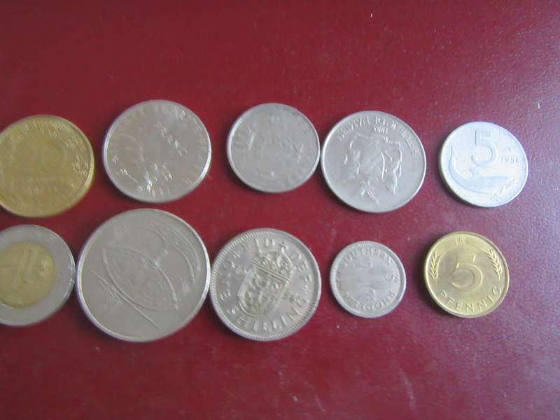 GOOD START FOR THE BEGINNER - 10 INTERNATIONAL COINS - AS PER SCAN - R5