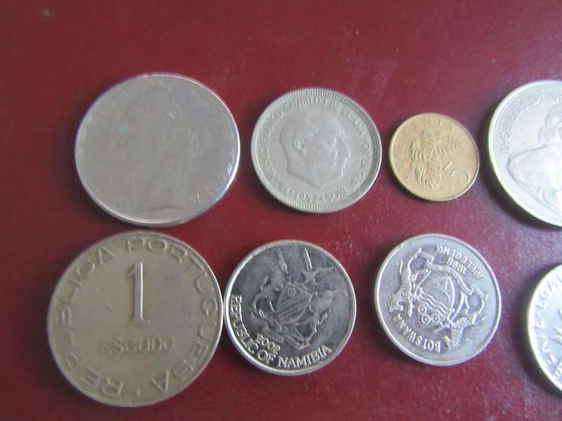 GOOD START FOR THE BEGINNER - 10 INTERNATIONAL COINS - AS PER SCAN - AS9A