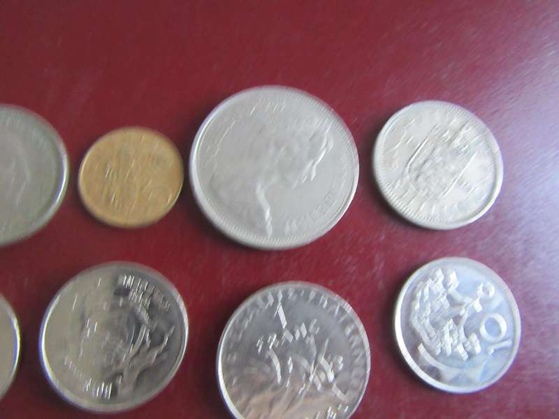 GOOD START FOR THE BEGINNER - 10 INTERNATIONAL COINS - AS PER SCAN - AS9A