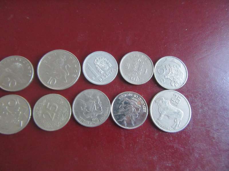 GOOD START FOR THE BEGINNER - 10 INTERNATIONAL COINS - AS PER SCAN - AS10
