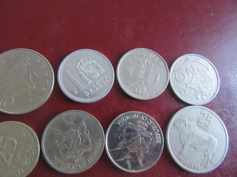 GOOD START FOR THE BEGINNER - 10 INTERNATIONAL COINS - AS PER SCAN - AS10