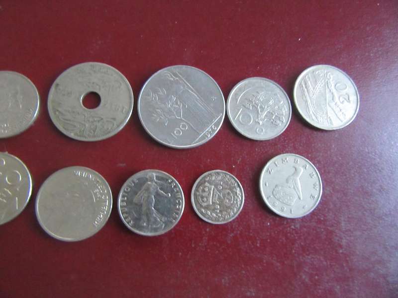 GOOD START FOR THE BEGINNER - 10 INTERNATIONAL COINS - AS PER SCAN -AS3