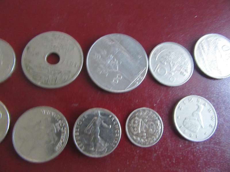 GOOD START FOR THE BEGINNER - 10 INTERNATIONAL COINS - AS PER SCAN -AS3