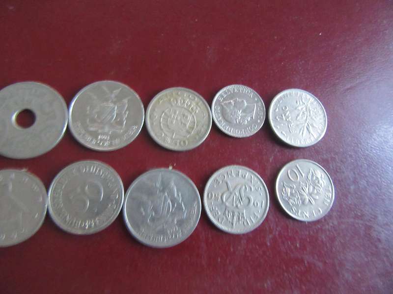 GOOD START FOR THE BEGINNER - 10 INTERNATIONAL COINS - AS PER SCAN -AS18