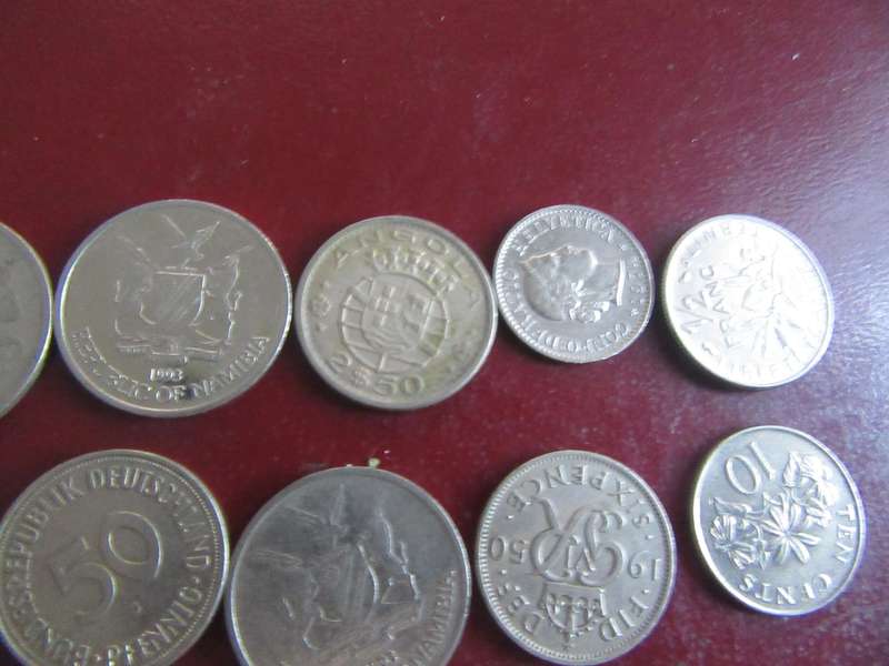 GOOD START FOR THE BEGINNER - 10 INTERNATIONAL COINS - AS PER SCAN -AS18