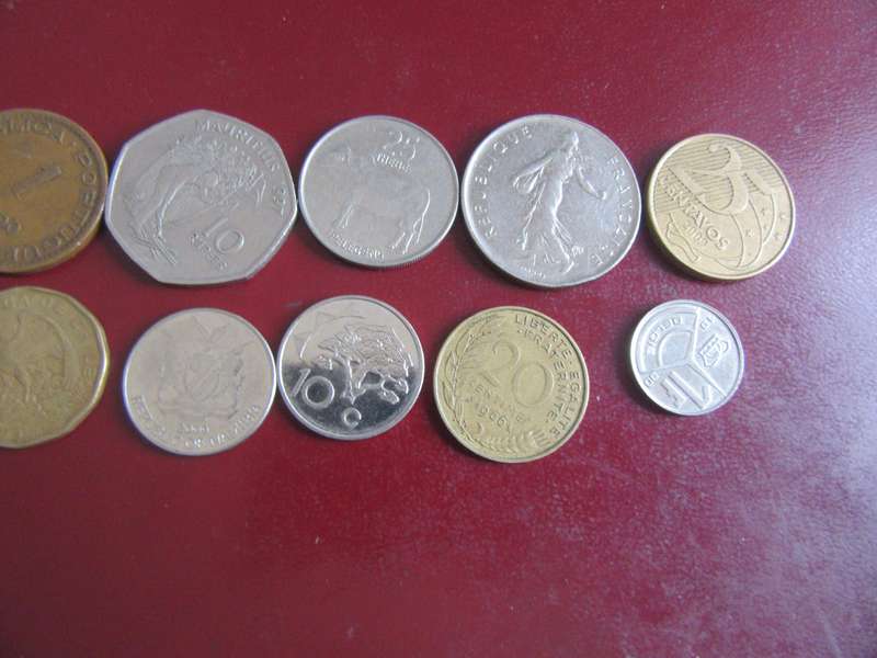 GOOD START FOR THE BEGINNER - 10 INTERNATIONAL COINS - AS PER SCAN CO60