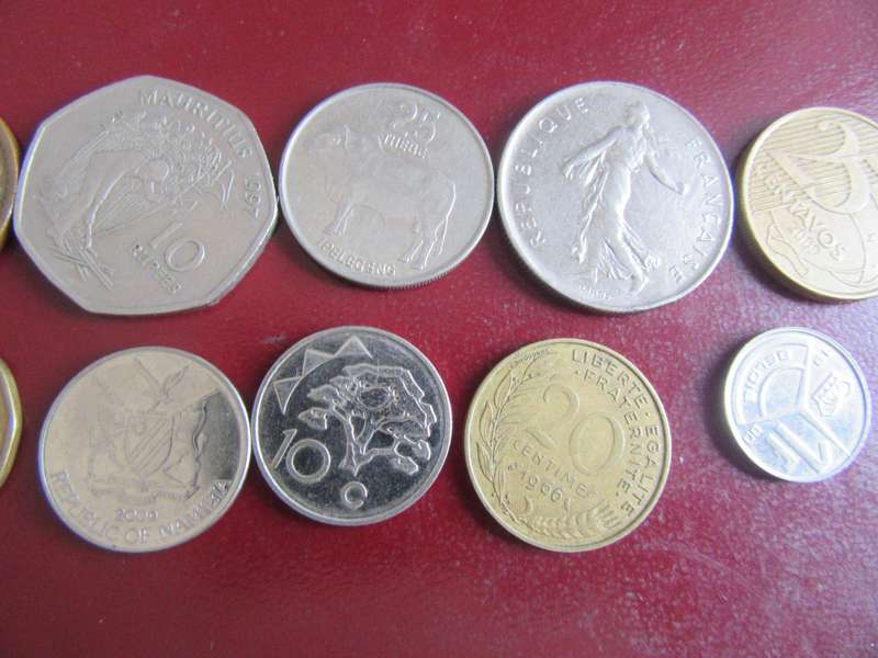 GOOD START FOR THE BEGINNER - 10 INTERNATIONAL COINS - AS PER SCAN CO60