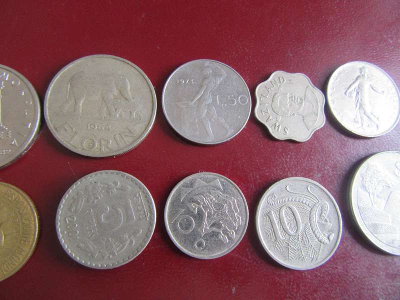 GOOD START FOR THE BEGINNER - 10 INTERNATIONAL COINS - AS PER SCAN- CO59