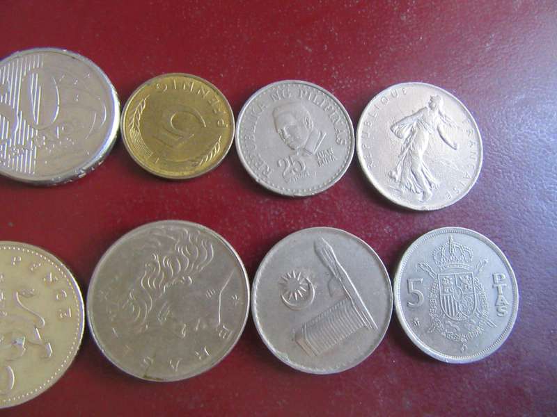 GOOD START FOR THE BEGINNER - 10INTERNATIONAL COINS - AS PER SCAN - CO57