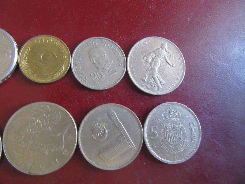 GOOD START FOR THE BEGINNER - 10INTERNATIONAL COINS - AS PER SCAN - CO57