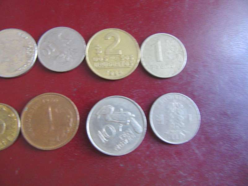GOOD START FOR THE BEGINNER - 10 INTERNATIONAL COINS - AS PER SCAN - CO55