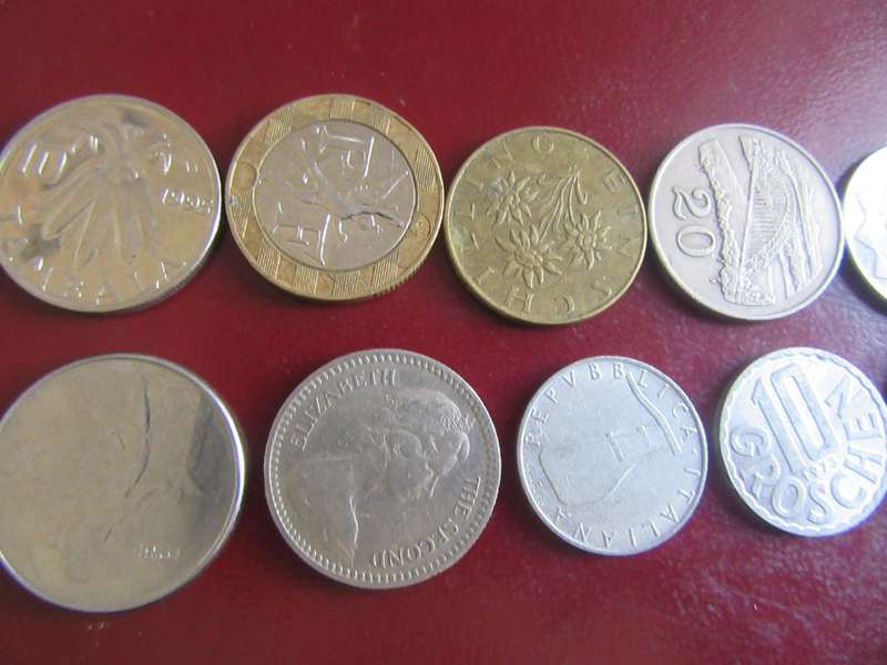 GOOD START FOR THE BEGINNER - 10INTERNATIONAL COINS - AS PER SCAN -CO53