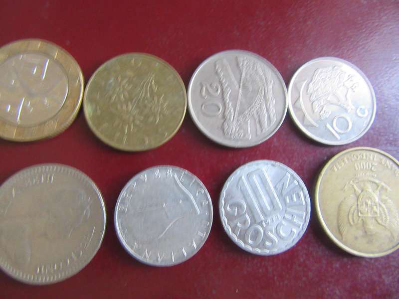 GOOD START FOR THE BEGINNER - 10INTERNATIONAL COINS - AS PER SCAN -CO53